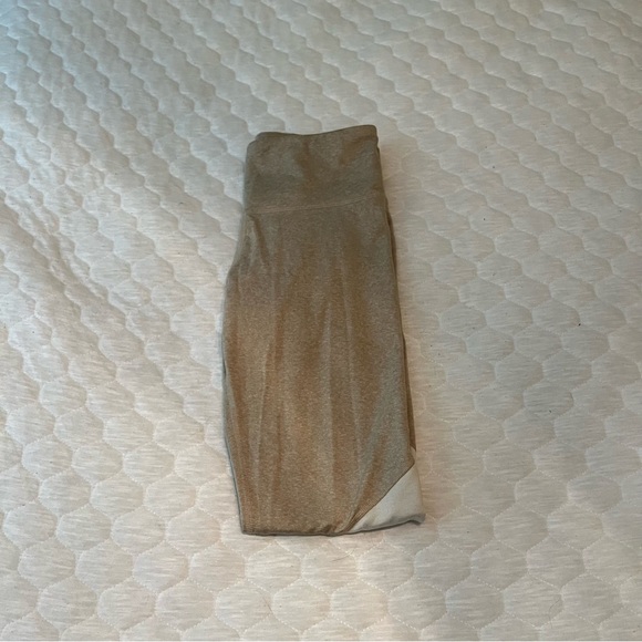 Old Navy Tan Active Leggings - Size M - Picture 5 of 6